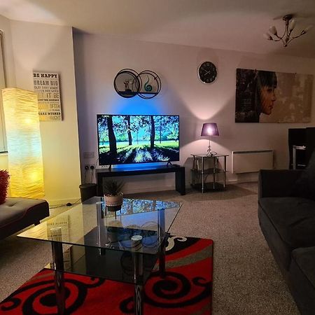Luxury 2 Bed Apt With Free Wi-Fi & Parking Manchester Esterno foto