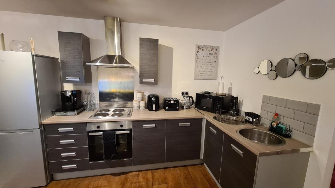 Luxury 2 Bed Apt With Free Wi-Fi & Parking Manchester Esterno foto